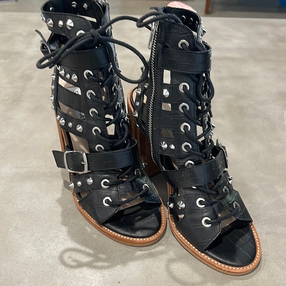 Only wore once gladiator black heels